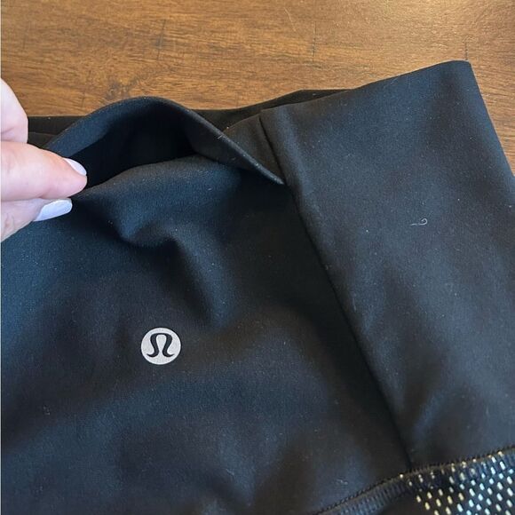 Lululemon Mapped Out High-Rise Leggings 28"
Black Print Size 2 W5CEQS - Picture 11 of 12